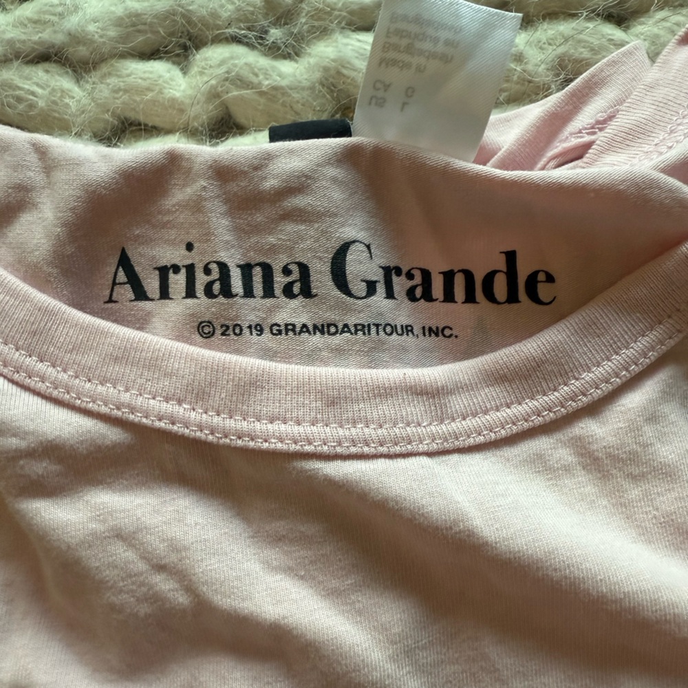Ariana Grande Break Up With Ur GF crop baby tee H&M collab official Merch tour - Picture 2 of 6